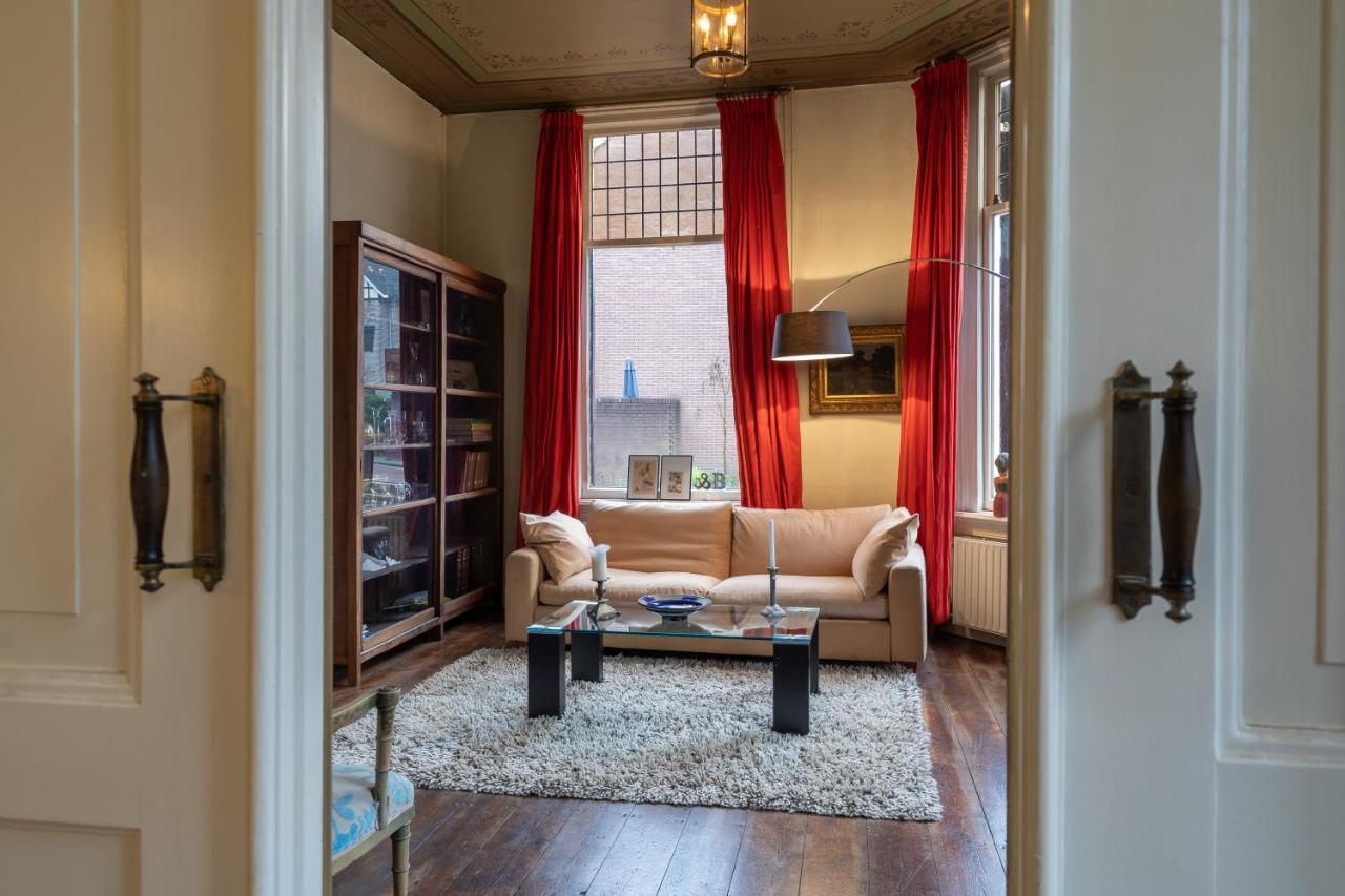 Huis Met De Leeuwenkoppen Dieren Exteriör bild